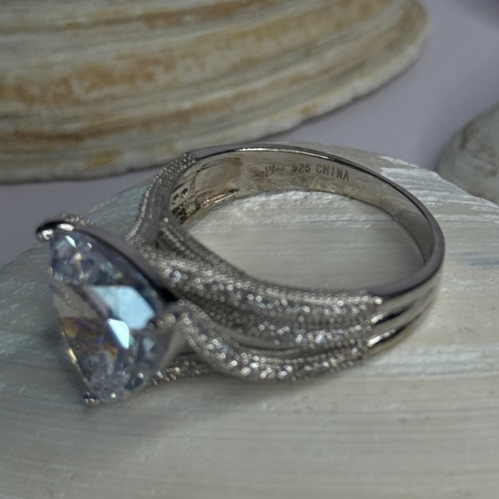 Vintage Design 925 Sterling Silver Amber Ring Size 9