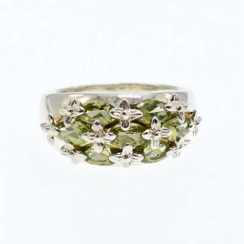 925 Sterling Silver Peridot Ring Size 7