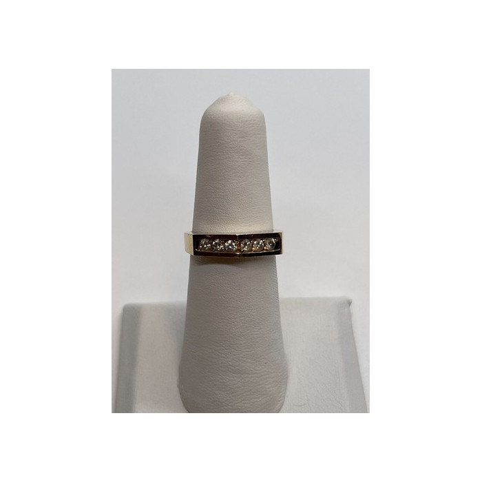 14K YELLOW GOLD & COLORLESS SAPPHIRE RING  SIZE 5.5