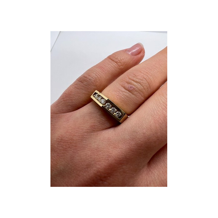 14K YELLOW GOLD & COLORLESS SAPPHIRE RING  SIZE 5.5