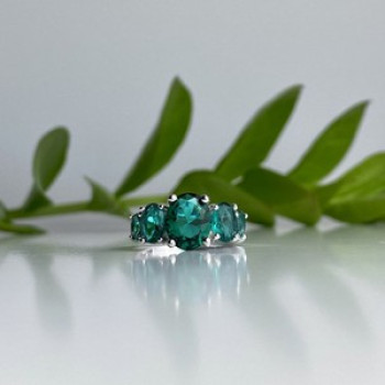 925 Sterling Silver Green CZ Ring Size 8