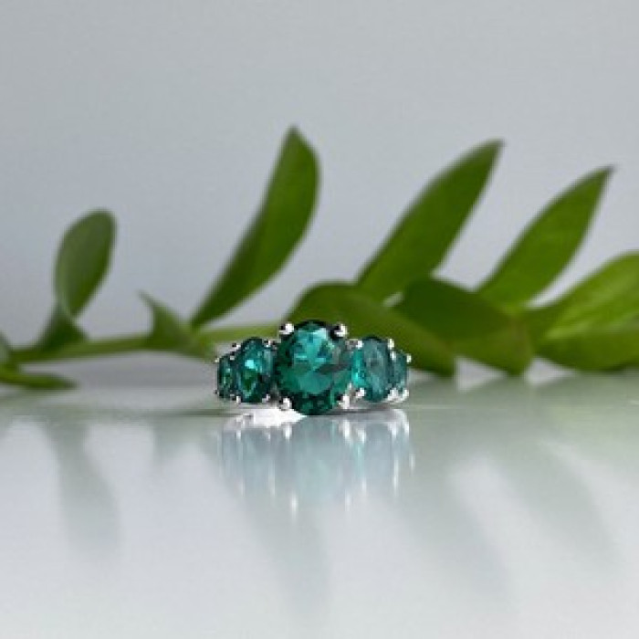 925 Sterling Silver Green CZ Ring Size 8