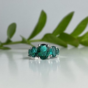 925 Sterling Silver Green CZ Ring Size 8
