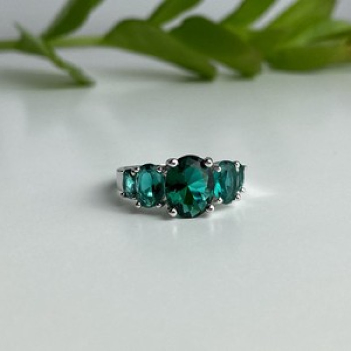925 Sterling Silver Green CZ Ring Size 8