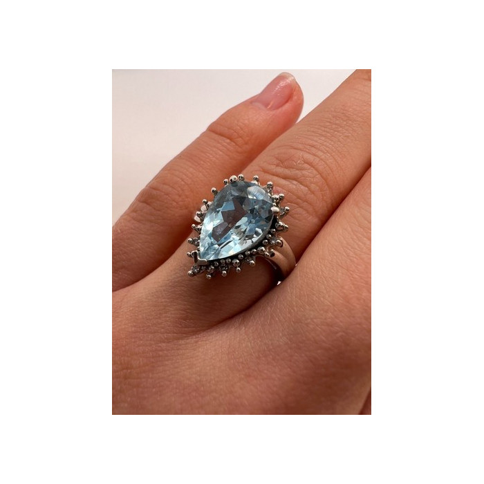 14K WHITE GOLD TOPAZ & DIAMONDS RING  SIZE 6