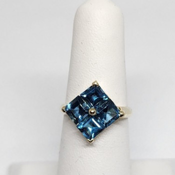 10K Yellow Gold & Topaz Ring Size 5