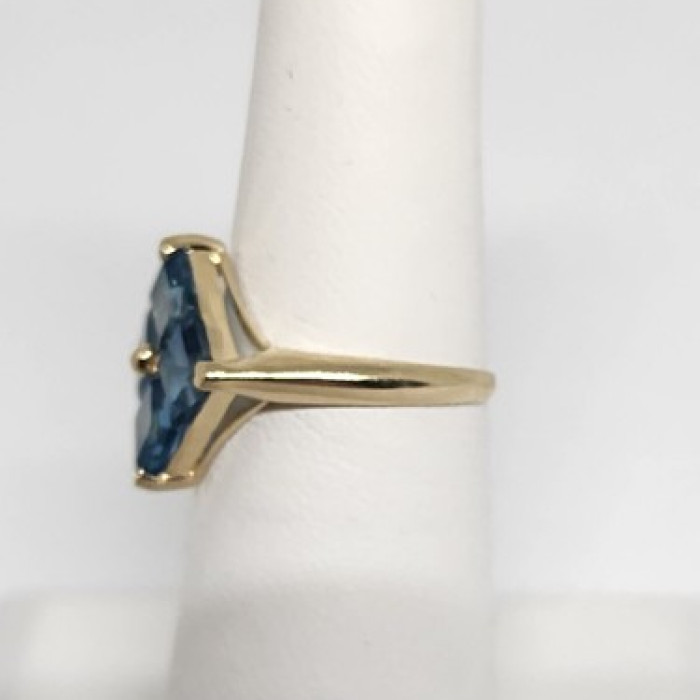 10K Yellow Gold & Topaz Ring Size 5
