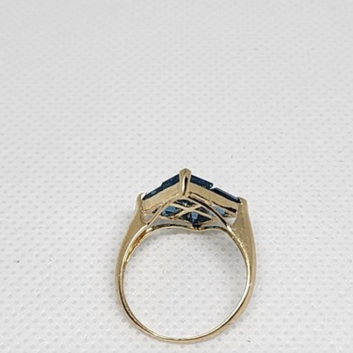 10K Yellow Gold & Topaz Ring Size 5