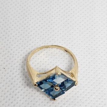 10K Yellow Gold & Topaz Ring Size 5