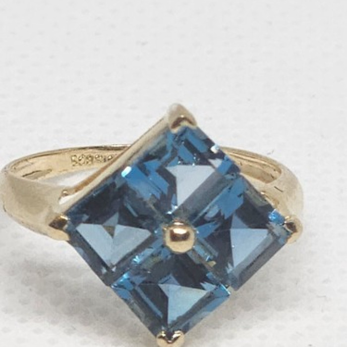 10K Yellow Gold & Topaz Ring Size 5