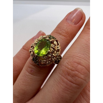 14K YELLOW GOLD  & PERIDOT RING  SIZE 4.5
