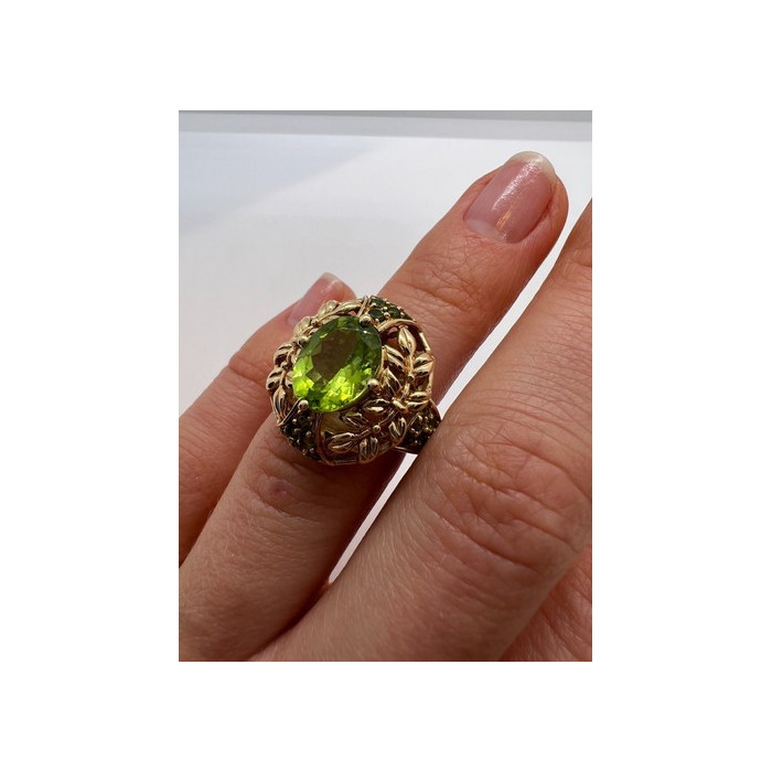 14K YELLOW GOLD  & PERIDOT RING  SIZE 4.5