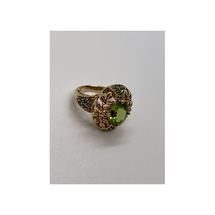 14K YELLOW GOLD  & PERIDOT RING  SIZE 4.5