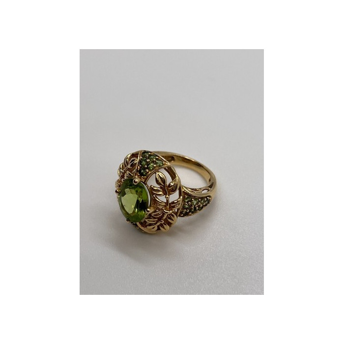 14K YELLOW GOLD  & PERIDOT RING  SIZE 4.5