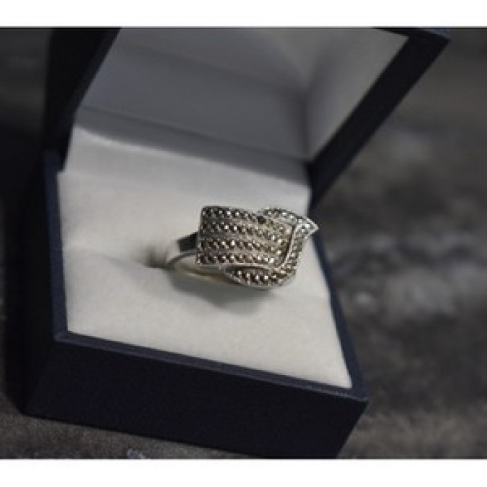 925 Sterling Silver Marcasites Ring Size 5.5