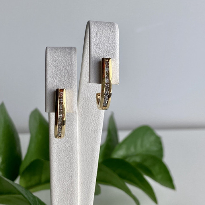 10K Yellow Gold White Sapphires Classic Stud Earrings