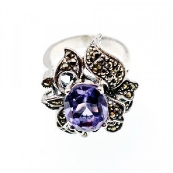 925 Sterling Silver Amethyst & Marcasites Ring Size 7