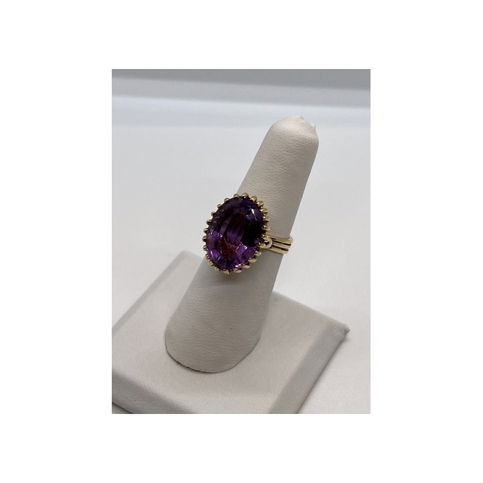 14K YELLOW GOLD & AMETHYST RING  SIZE 5.5