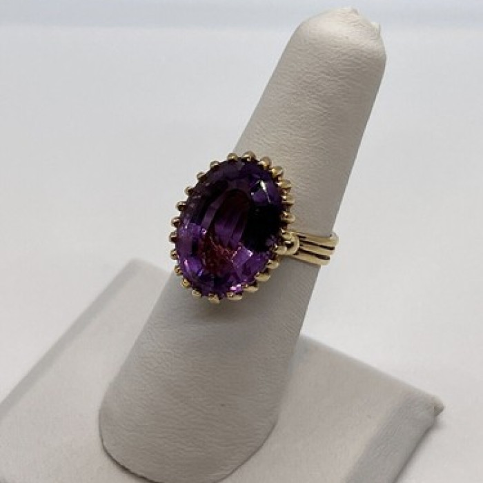 14K Yellow Gold & Amethyst Ring Size 5.5
