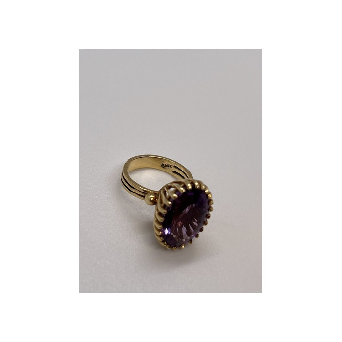 14K YELLOW GOLD & AMETHYST RING  SIZE 5.5