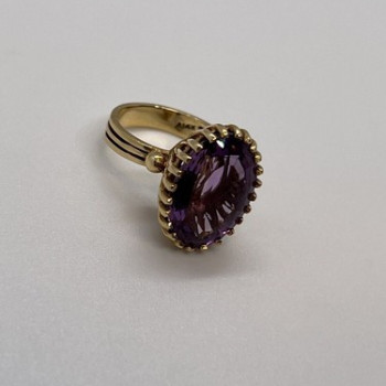 14K Yellow Gold & Amethyst Ring Size 5.5