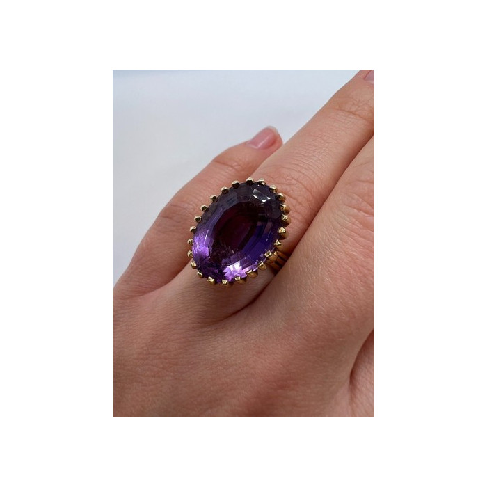 14K YELLOW GOLD & AMETHYST RING  SIZE 5.5