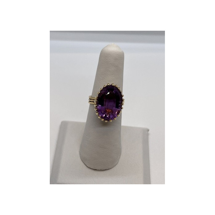 14K YELLOW GOLD & AMETHYST RING  SIZE 5.5
