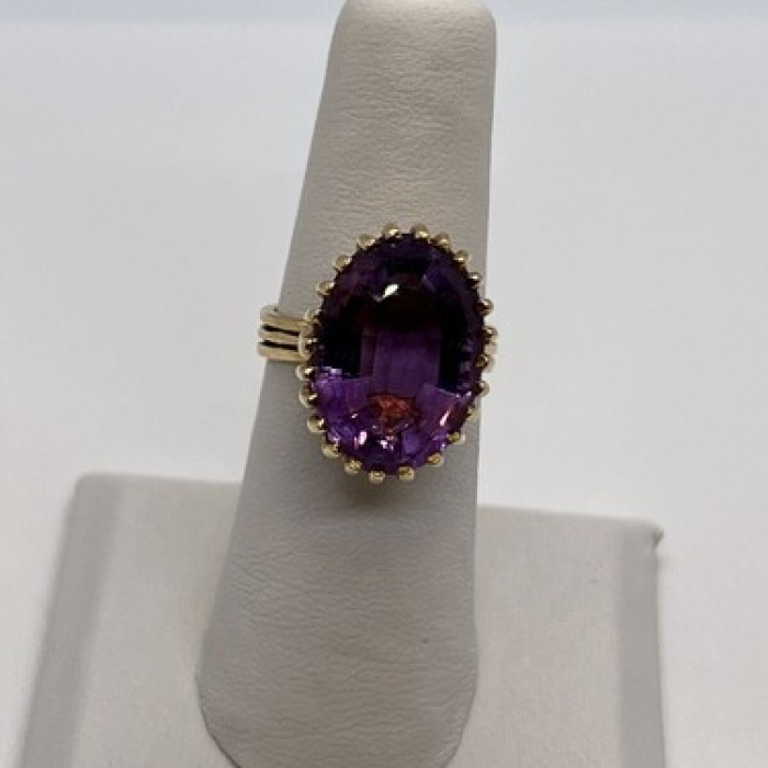 14K Yellow Gold & Amethyst Ring Size 5.5