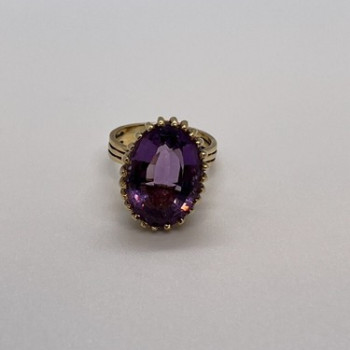 14K Yellow Gold & Amethyst Ring Size 5.5