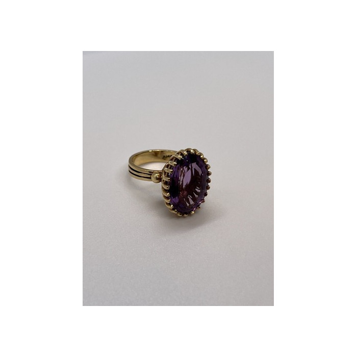 14K YELLOW GOLD & AMETHYST RING  SIZE 5.5