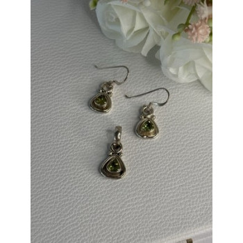 925 Sterling Silver Peridot Earrings & Pendant Set