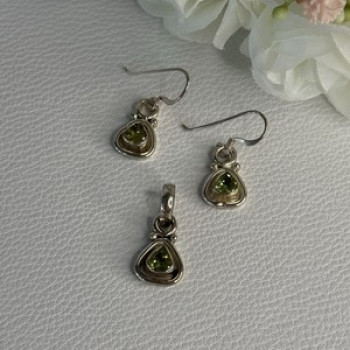 925 Sterling Silver Peridot Earrings & Pendant Set