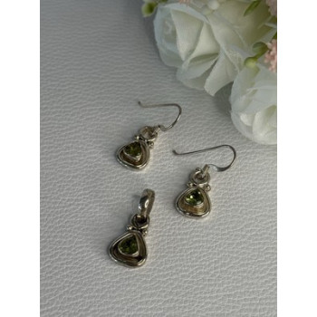 925 Sterling Silver Peridot Earrings & Pendant Set