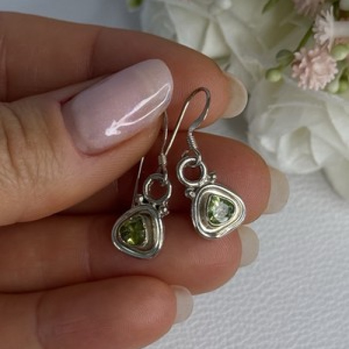 925 Sterling Silver Peridot Earrings & Pendant Set