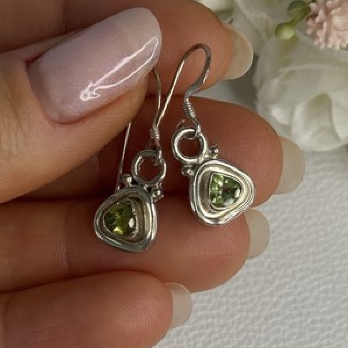 925 Sterling Silver Peridot Earrings & Pendant Set