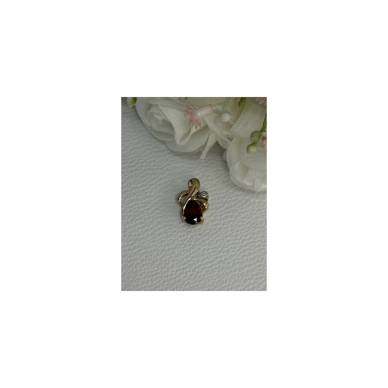 10K YELLOW GOLD GARNET & DIAMOND PENDANT LENGTH 0.65 INCH
