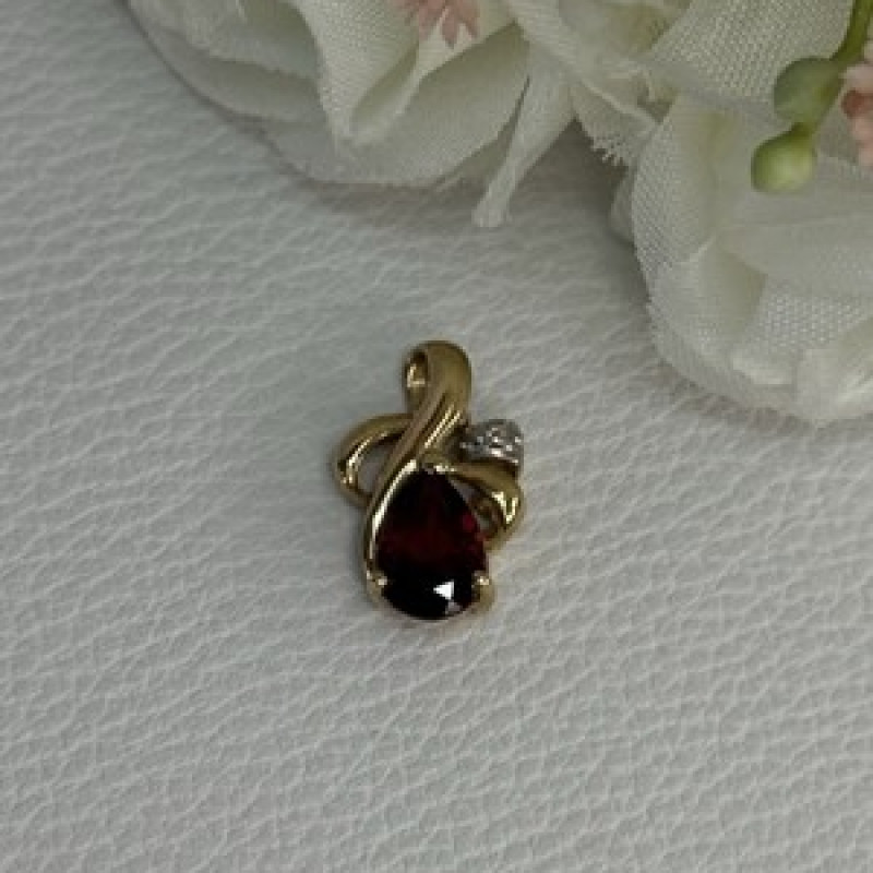 10K Yellow Gold Garnet & Diamond Pendant Length 0.65 Inch
