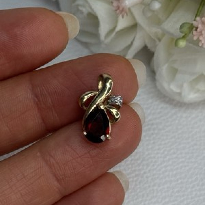 10K Yellow Gold Garnet & Diamond Pendant Length 0.65 Inch