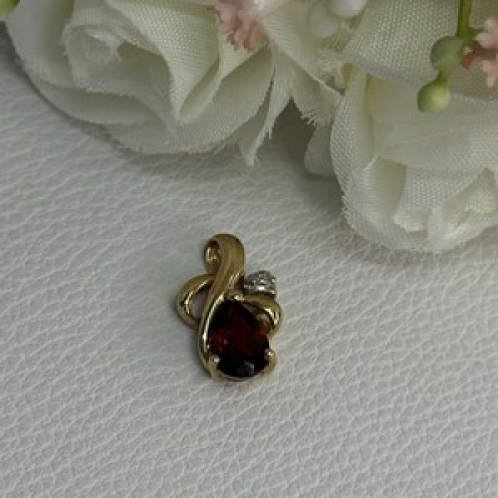 10K Yellow Gold Garnet & Diamond Pendant Length 0.65 Inch