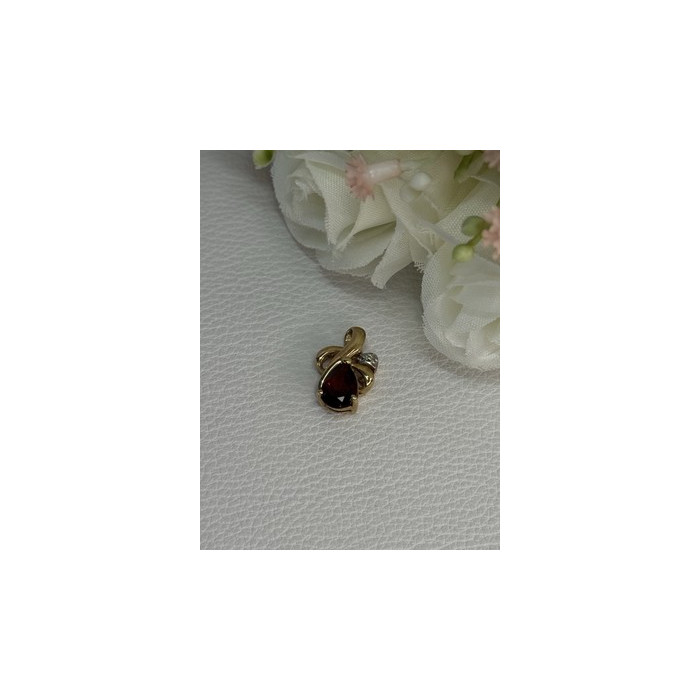 10K YELLOW GOLD GARNET & DIAMOND PENDANT LENGTH 0.65 INCH