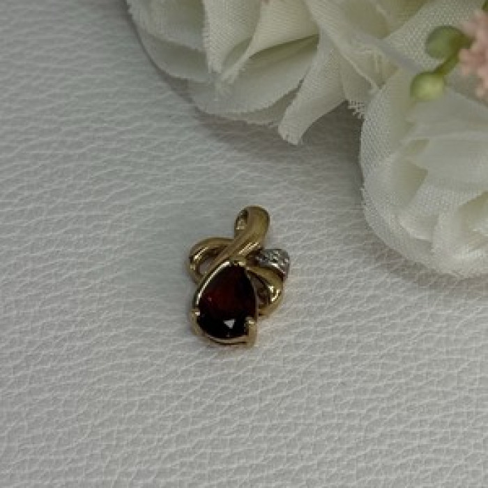 10K Yellow Gold Garnet & Diamond Pendant Length 0.65 Inch