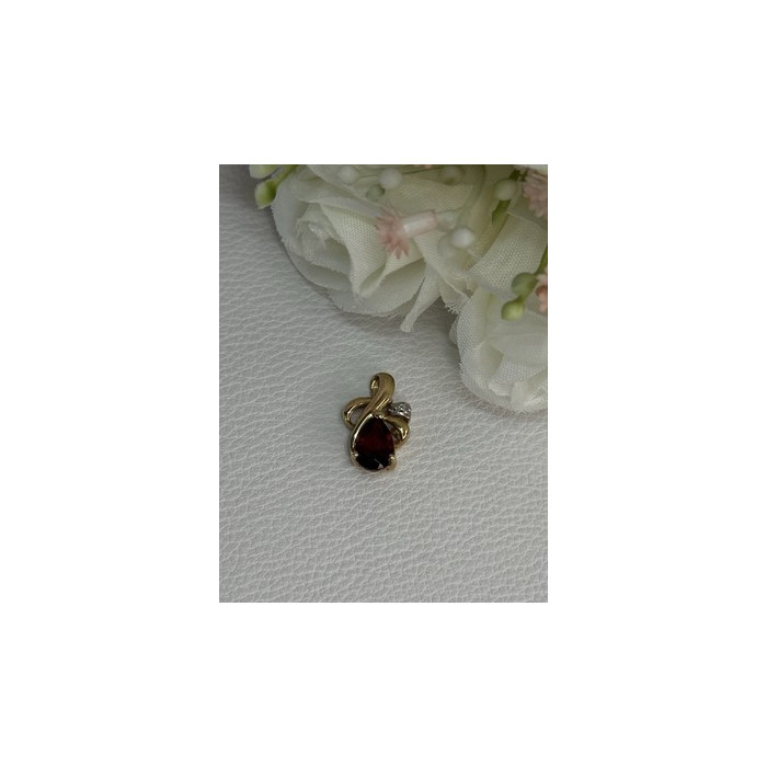 10K YELLOW GOLD GARNET & DIAMOND PENDANT LENGTH 0.65 INCH