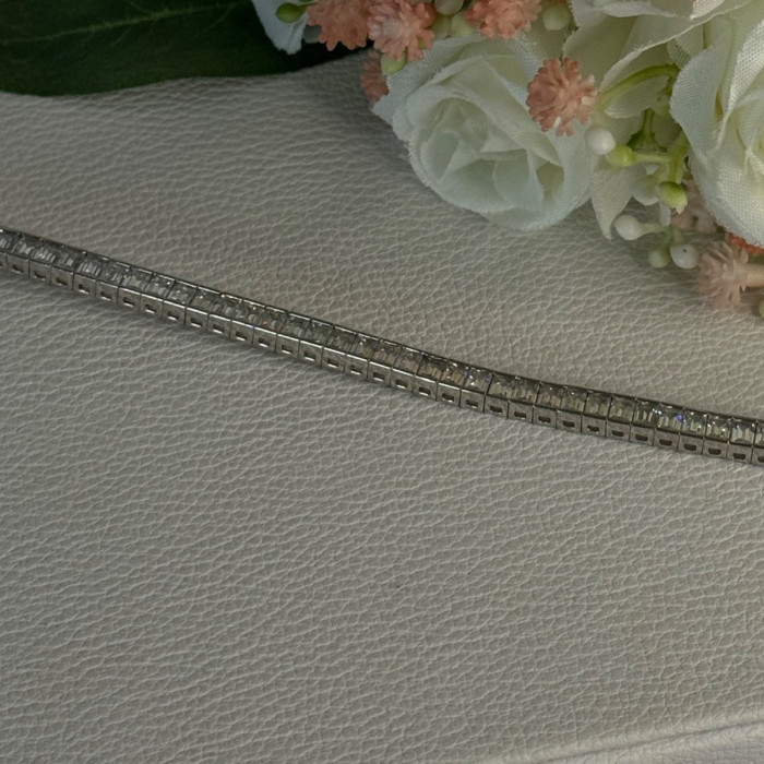 Elegant 925 Sterling Silver CZ Bracelet Length 8 Inch