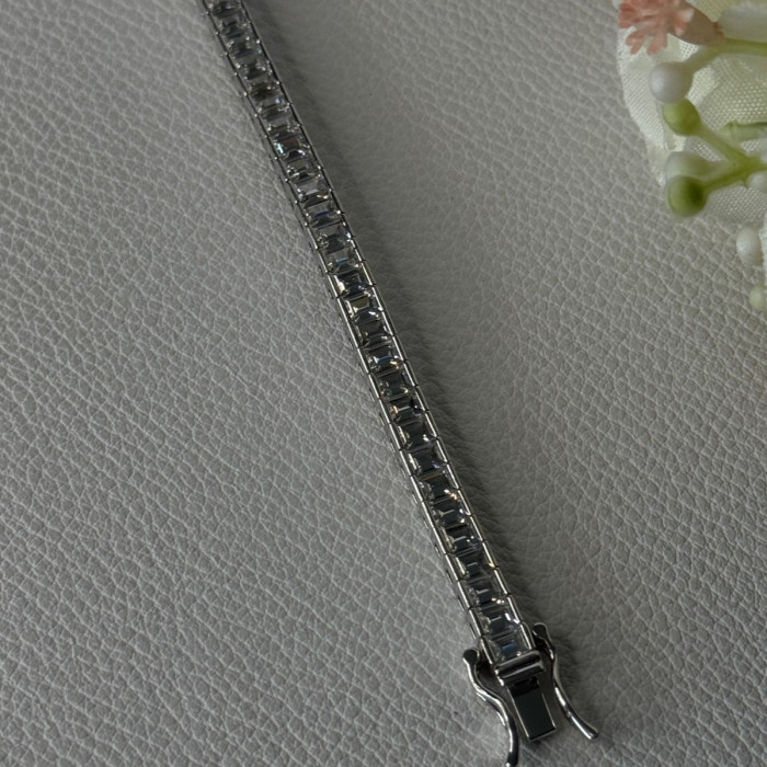 Elegant 925 Sterling Silver CZ Bracelet Length 8 Inch