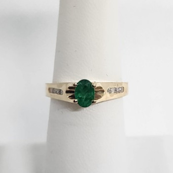 14K Yellow Gold Emerald & Diamonds Ring Size 5.5