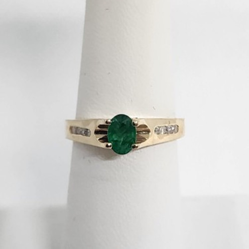 14K Yellow Gold Emerald & Diamonds Ring Size 5.5