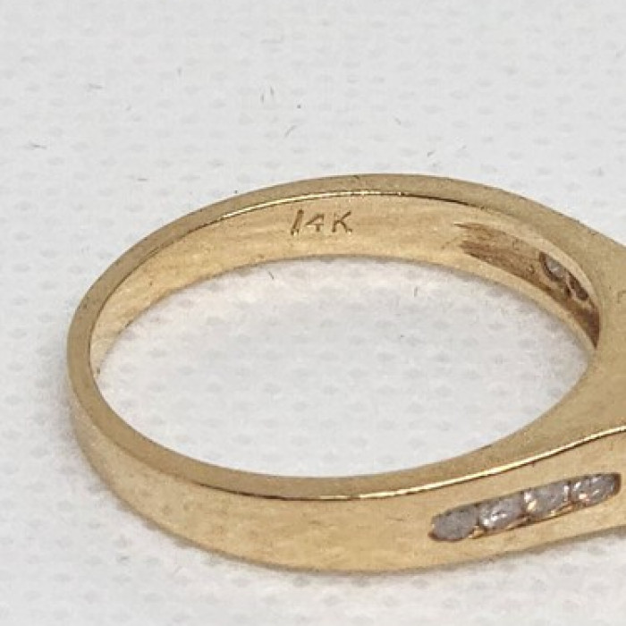 14K Yellow Gold Emerald & Diamonds Ring Size 5.5