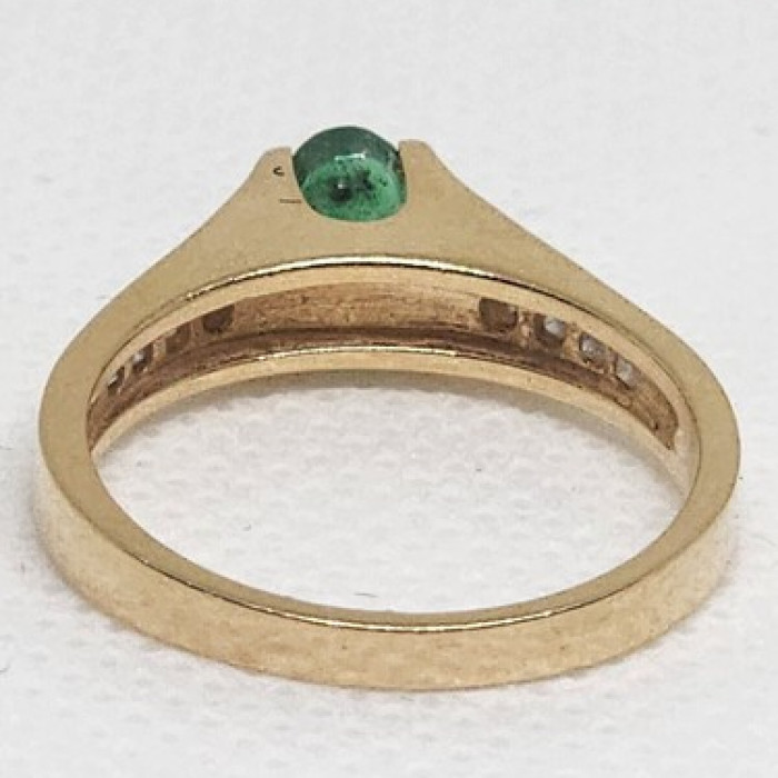 14K Yellow Gold Emerald & Diamonds Ring Size 5.5