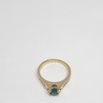 14K Yellow Gold Emerald & Diamonds Ring Size 5.5