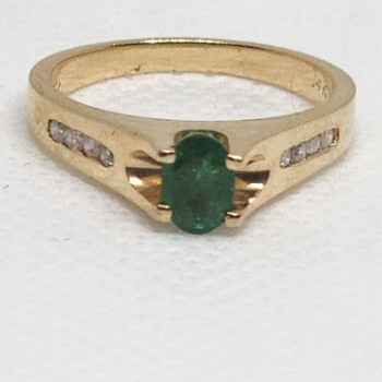 14K Yellow Gold Emerald & Diamonds Ring Size 5.5